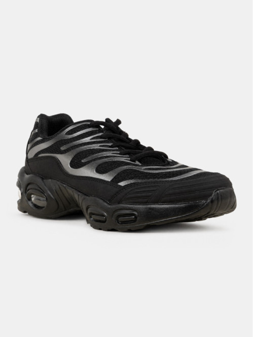 Baskets de sport noires...