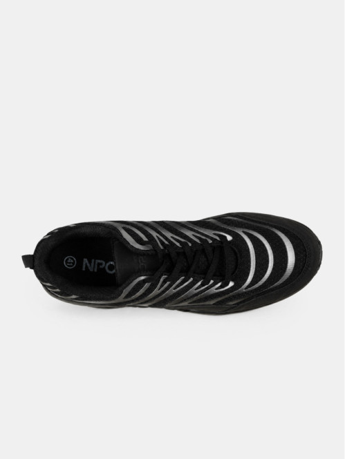 Baskets de sport noires...