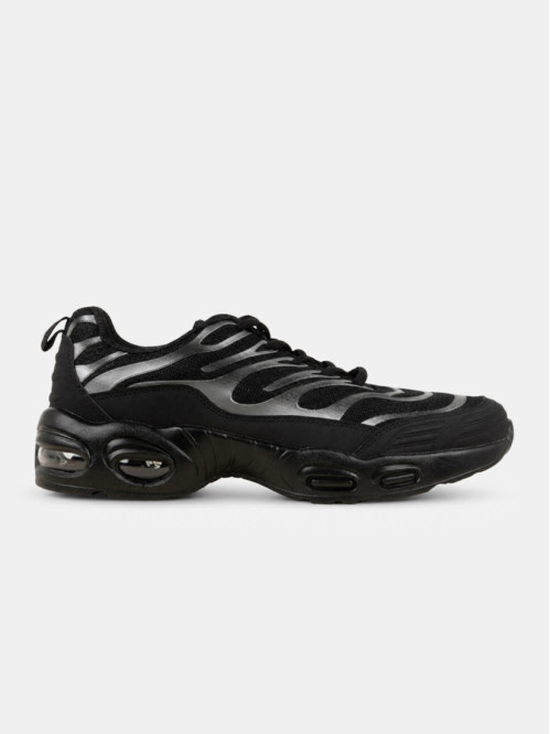 Baskets de sport noires...