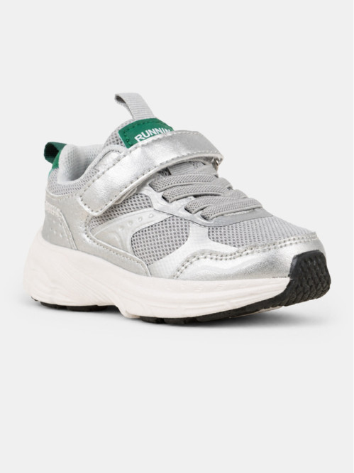 Paire de chaussures sport...