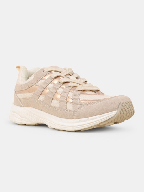 Baskets de sport marrons...