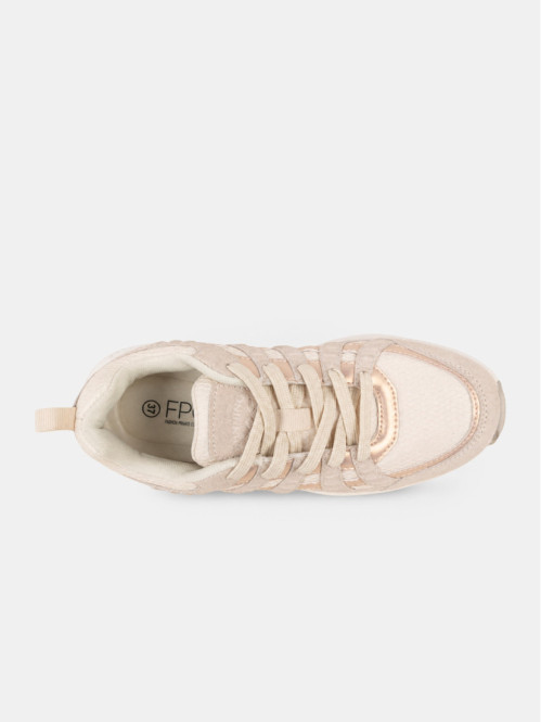 Baskets de sport marrons...