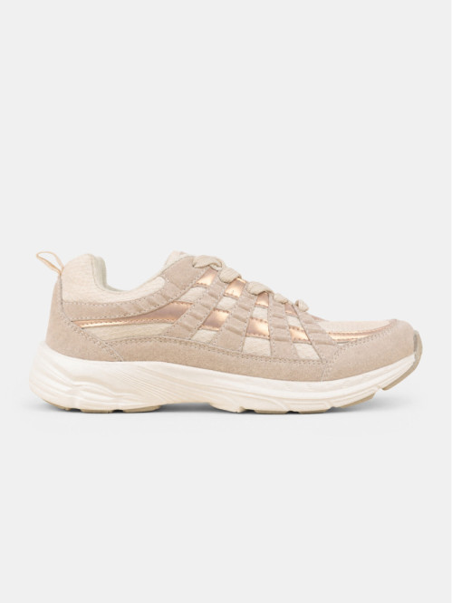 Baskets de sport marrons...