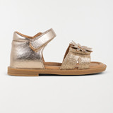 SANDALES & NUS PIEDS